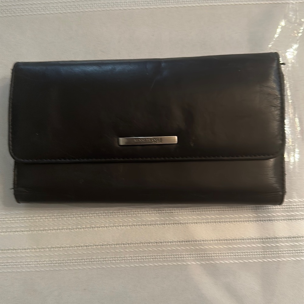 Vintage used Kenneth Cole Black Genuine Leather wallet